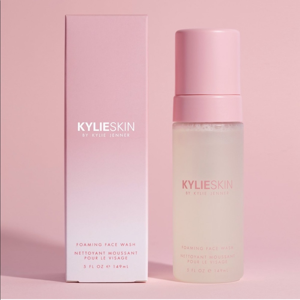 Kylie Skin FOAMING FACE WASH
